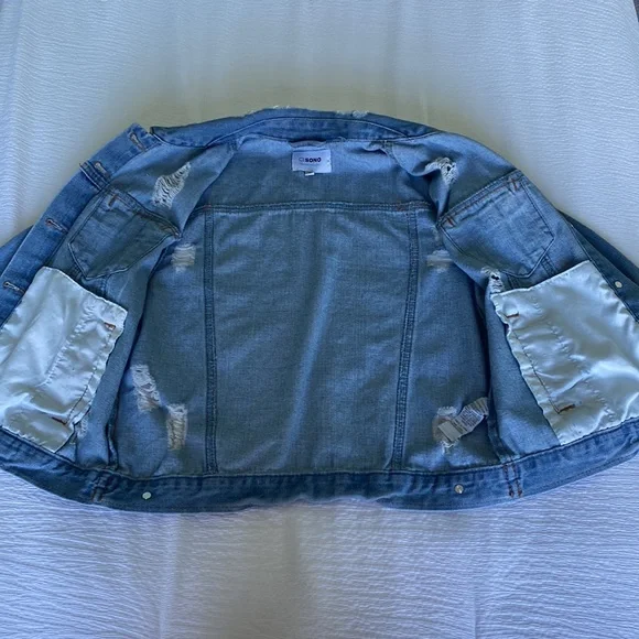 Women’s Ripped Jean Jacket - Picture 4 of 5